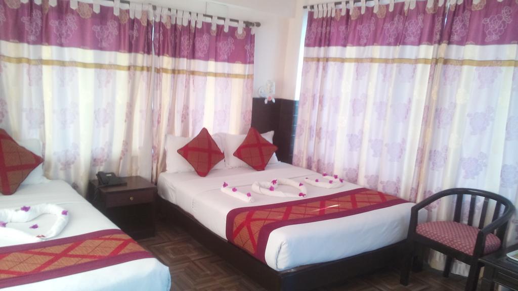 Hotel Center Lake Pokhara Eksteriør billede