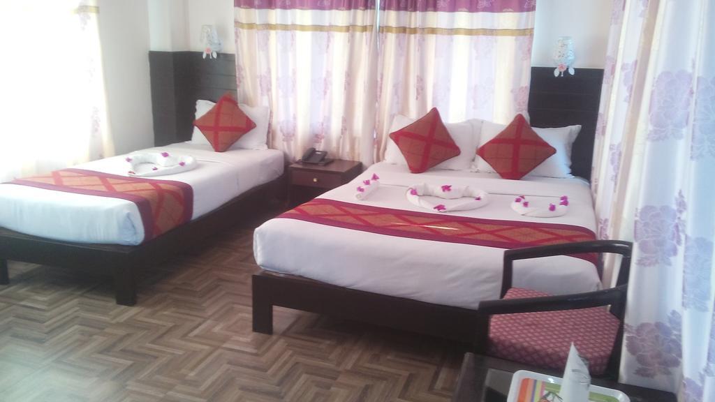 Hotel Center Lake Pokhara Eksteriør billede