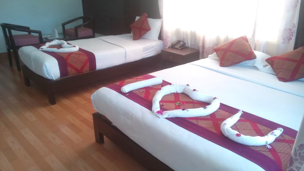 Hotel Center Lake Pokhara Eksteriør billede