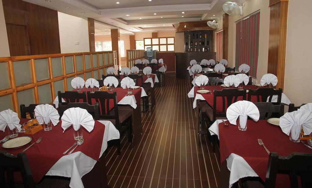 Hotel Center Lake Pokhara Eksteriør billede