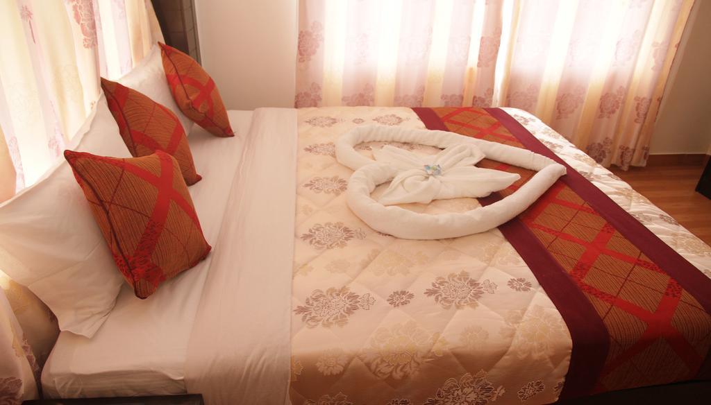 Hotel Center Lake Pokhara Eksteriør billede