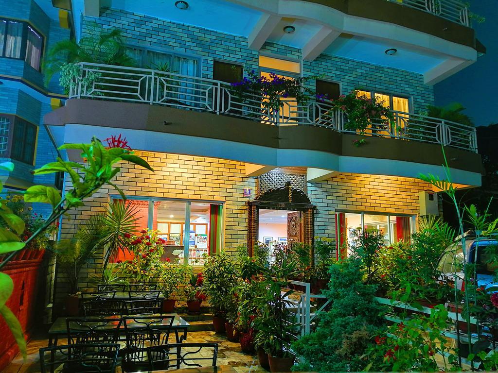 Hotel Center Lake Pokhara Eksteriør billede