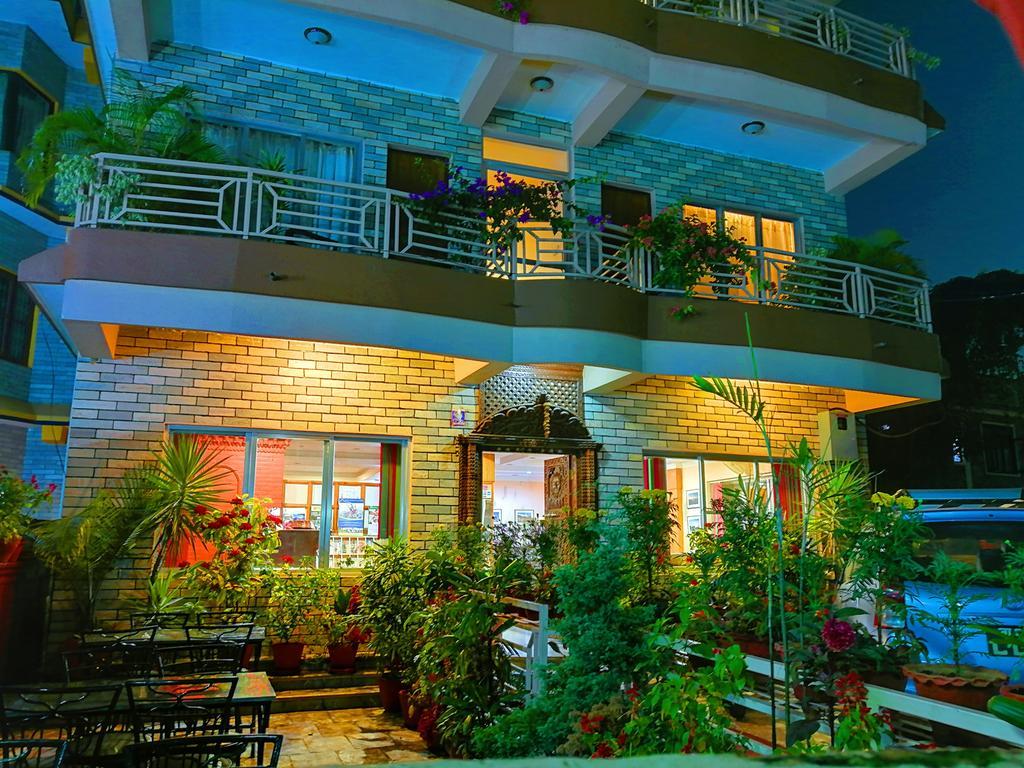 Hotel Center Lake Pokhara Eksteriør billede