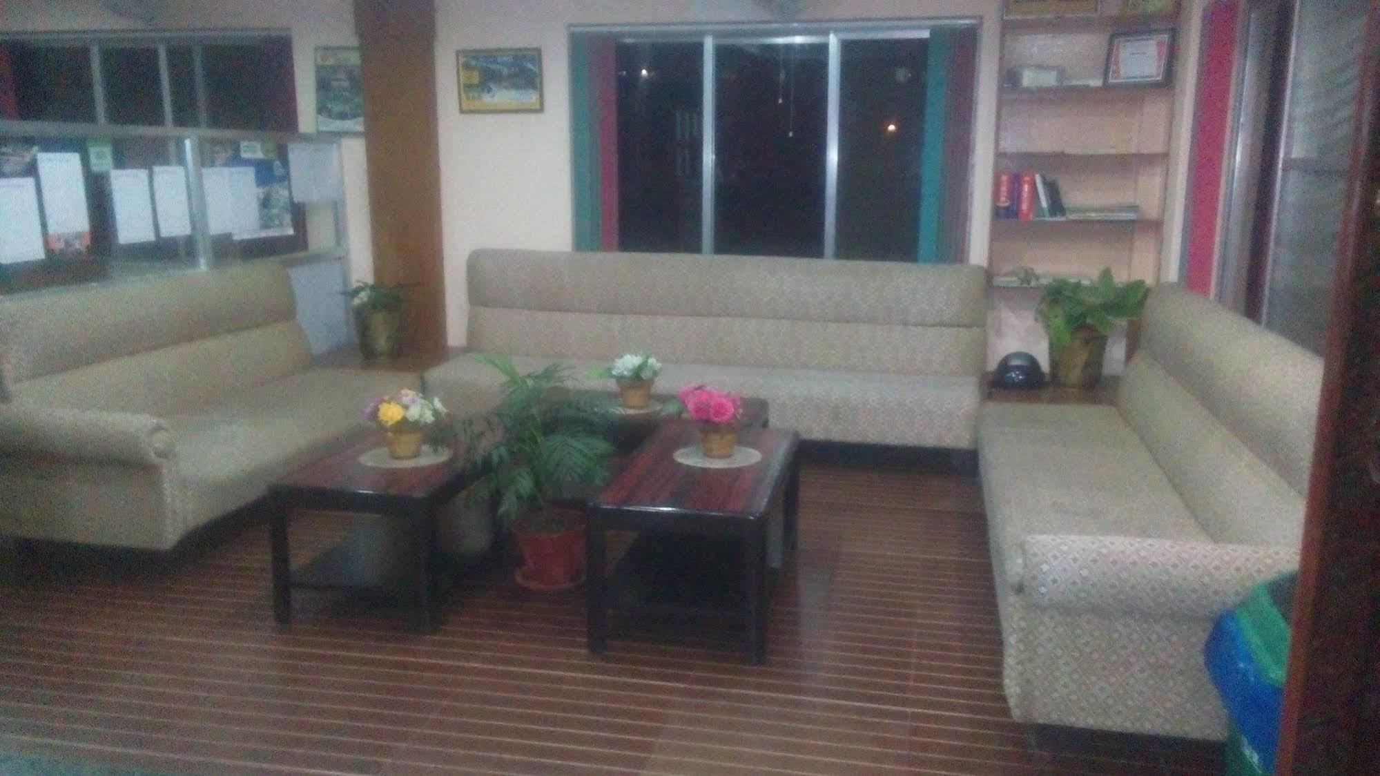 Hotel Center Lake Pokhara Eksteriør billede