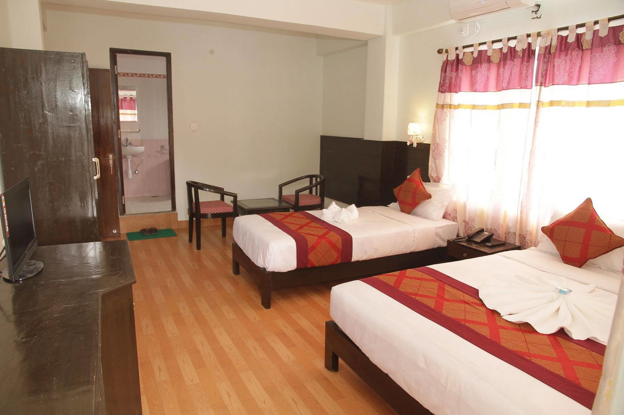Hotel Center Lake Pokhara Eksteriør billede